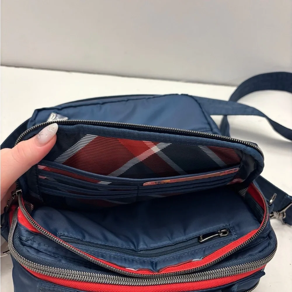 Lug Medium Cargo Crossbody with Built-In Wallet -Wrangler